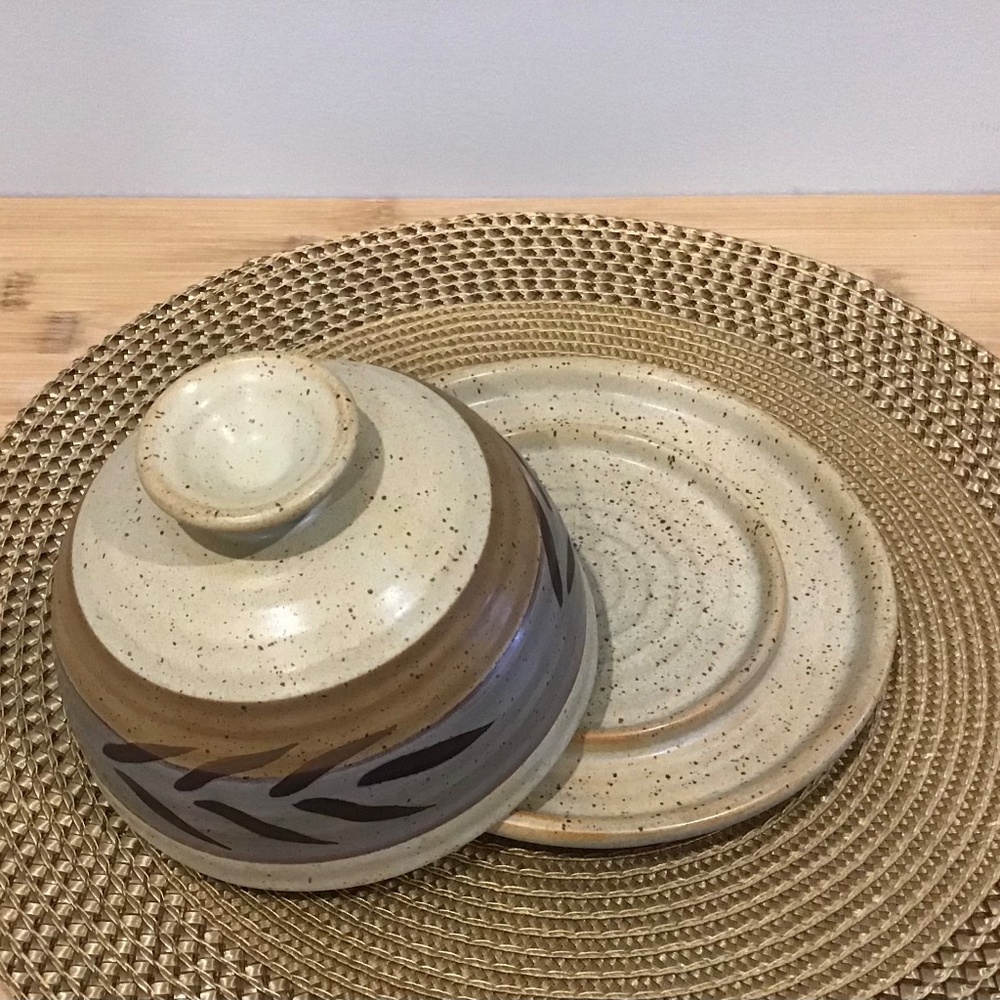 Vintage Earth Art pottery butter dish - Picture 2 of 4